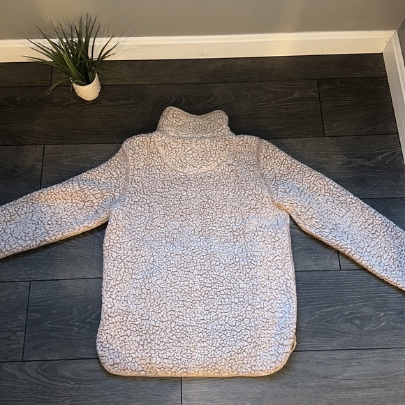 Woman’s Universal Thread 1/4th zip up - Picture 5 of 6